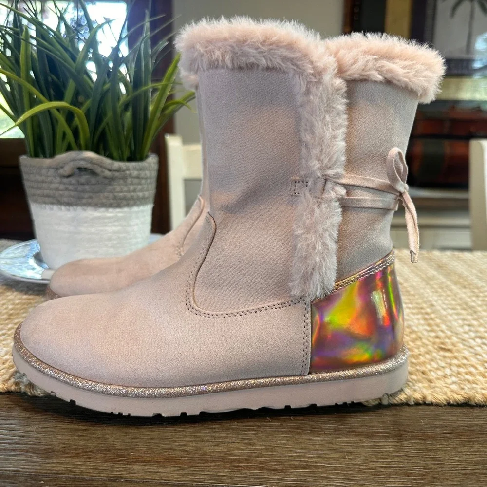 Seychelles Anthropology Girls Blizzard Boots Size 3M‎ Pink Faux Fur Iridescent